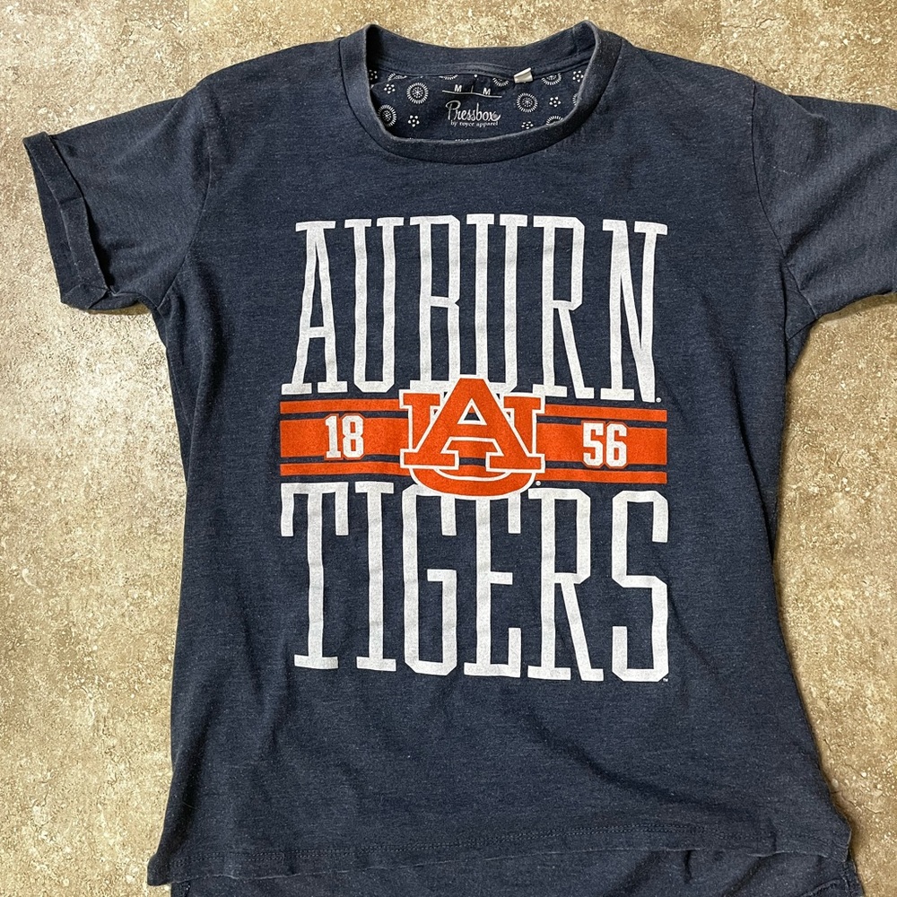Auburn University Group of 4 Women’s Tshirts - Picture 6 of 10